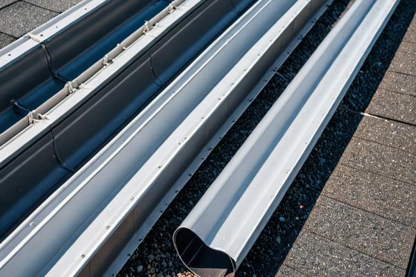 Commercial building gutter system